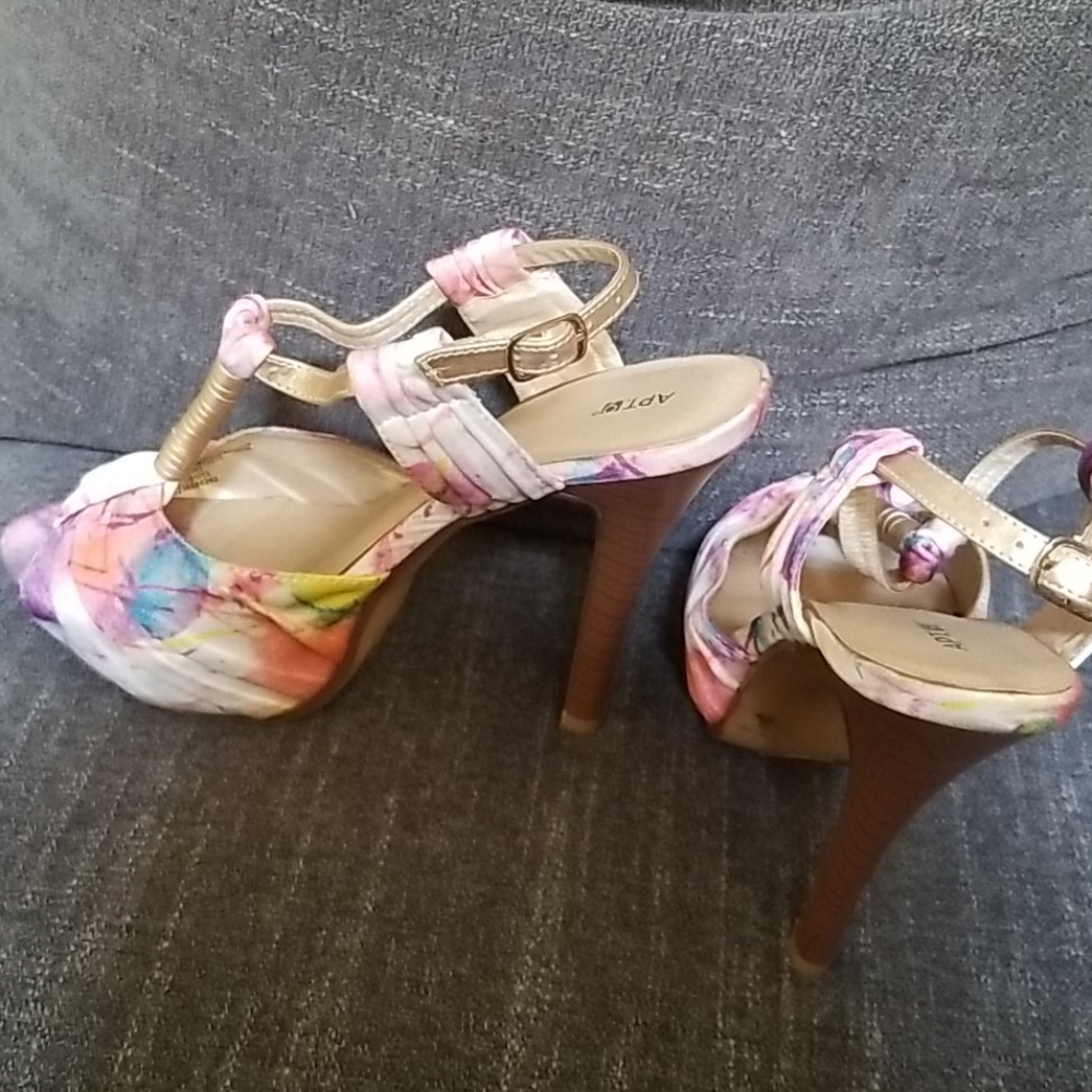Sandals - Picture 2 of 3